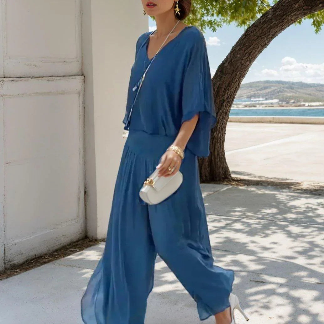 Vivace™| Set in Extra Light Poplin with Fitted Waist and V-Neck